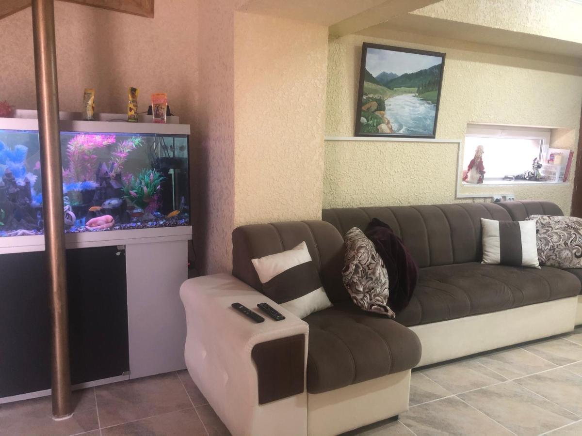 Sweet Home Hostel Бишкек Екстериор снимка