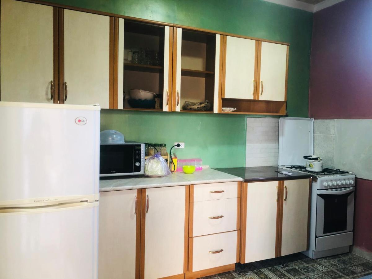 Sweet Home Hostel Бишкек Екстериор снимка