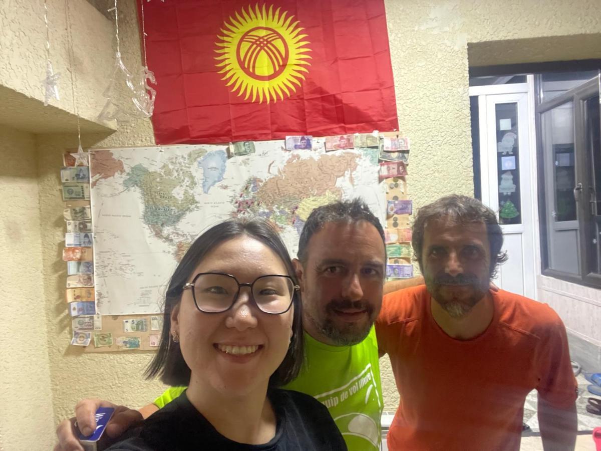 Sweet Home Hostel Бишкек Екстериор снимка