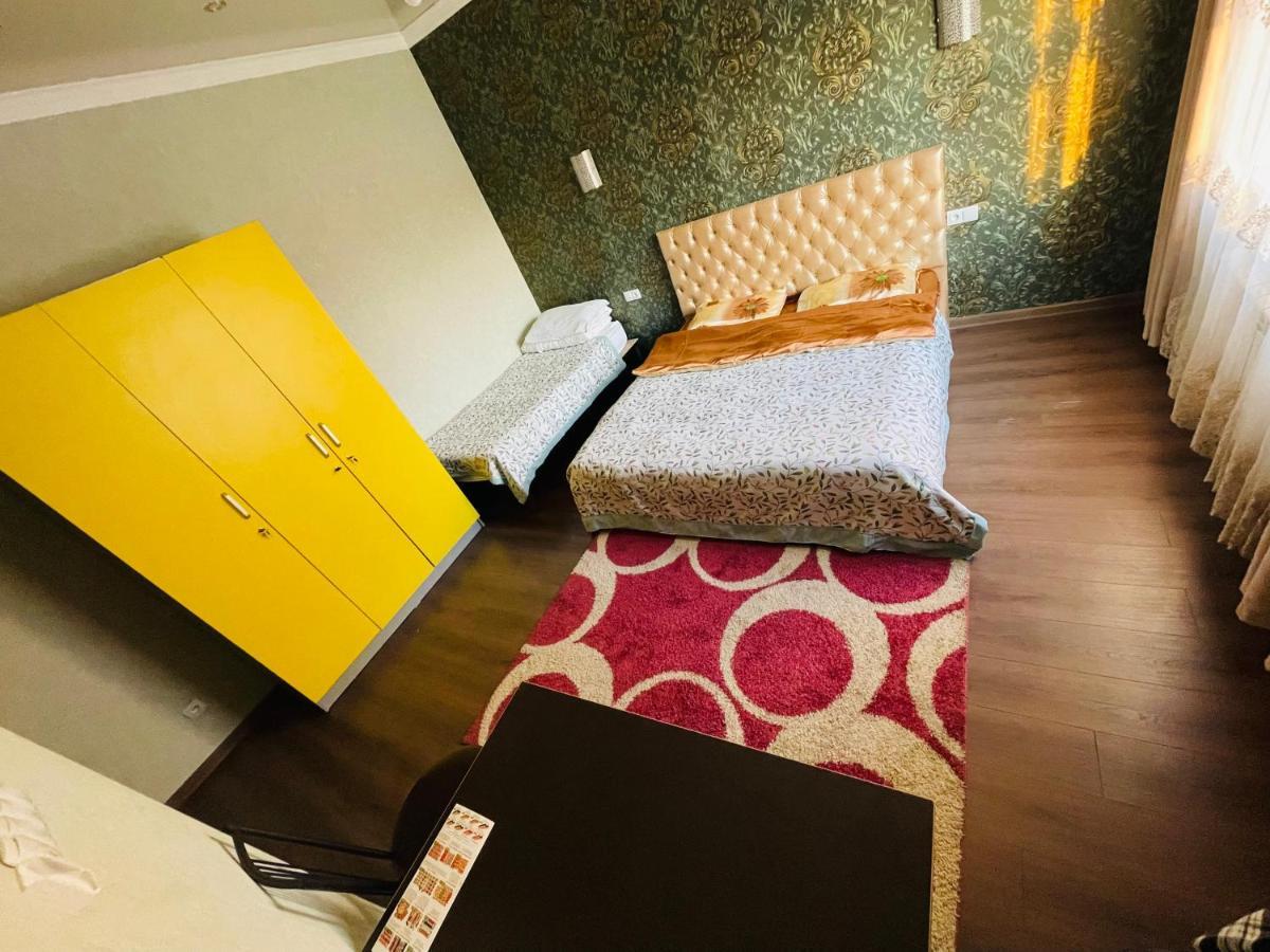 Sweet Home Hostel Бишкек Екстериор снимка