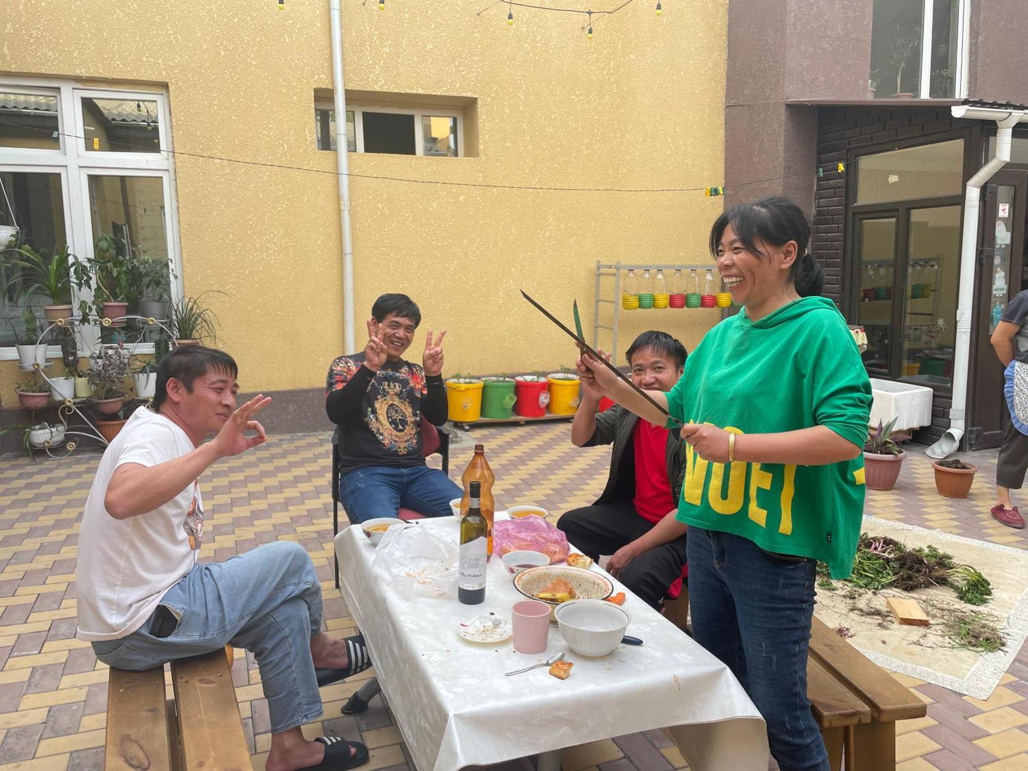 Sweet Home Hostel Бишкек Екстериор снимка