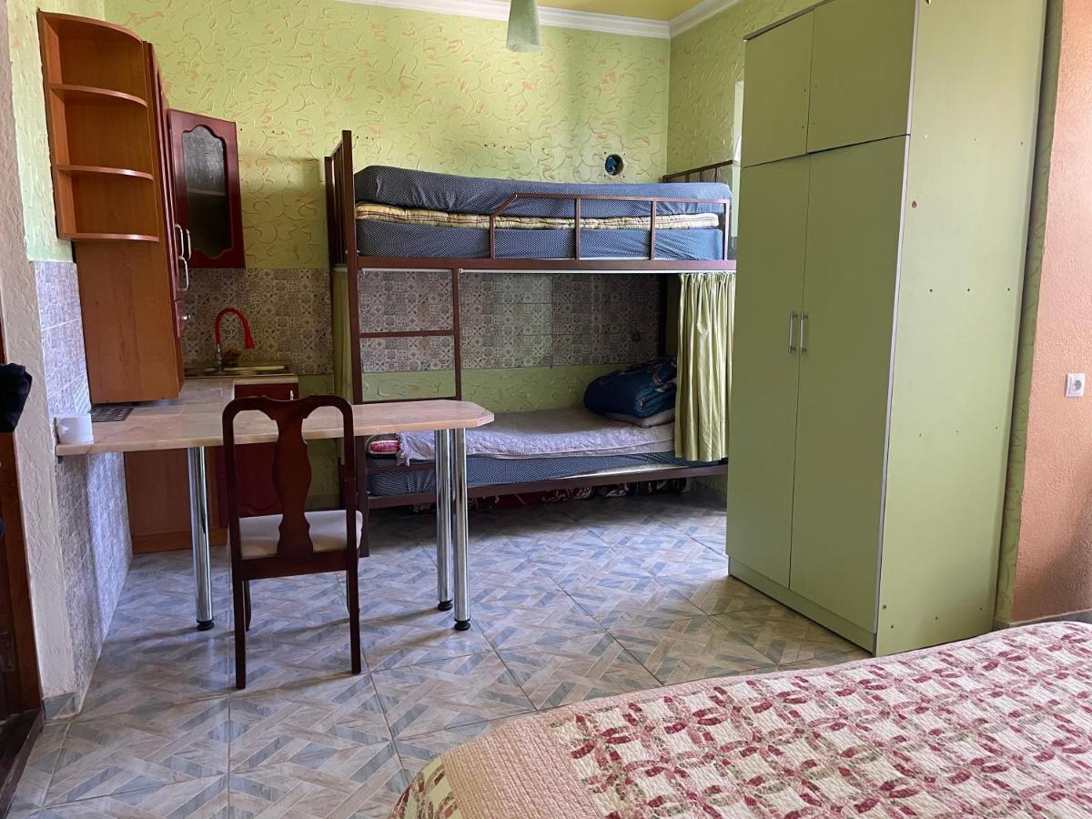 Sweet Home Hostel Бишкек Екстериор снимка
