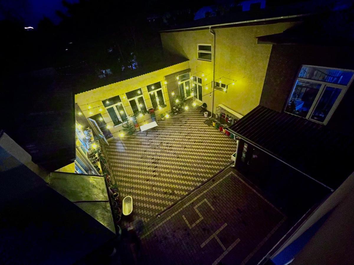 Sweet Home Hostel Бишкек Екстериор снимка