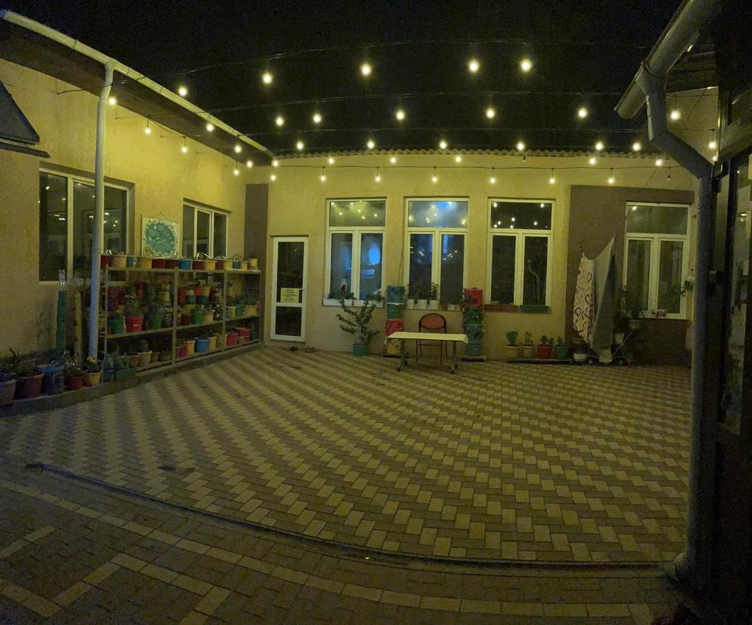 Sweet Home Hostel Бишкек Екстериор снимка