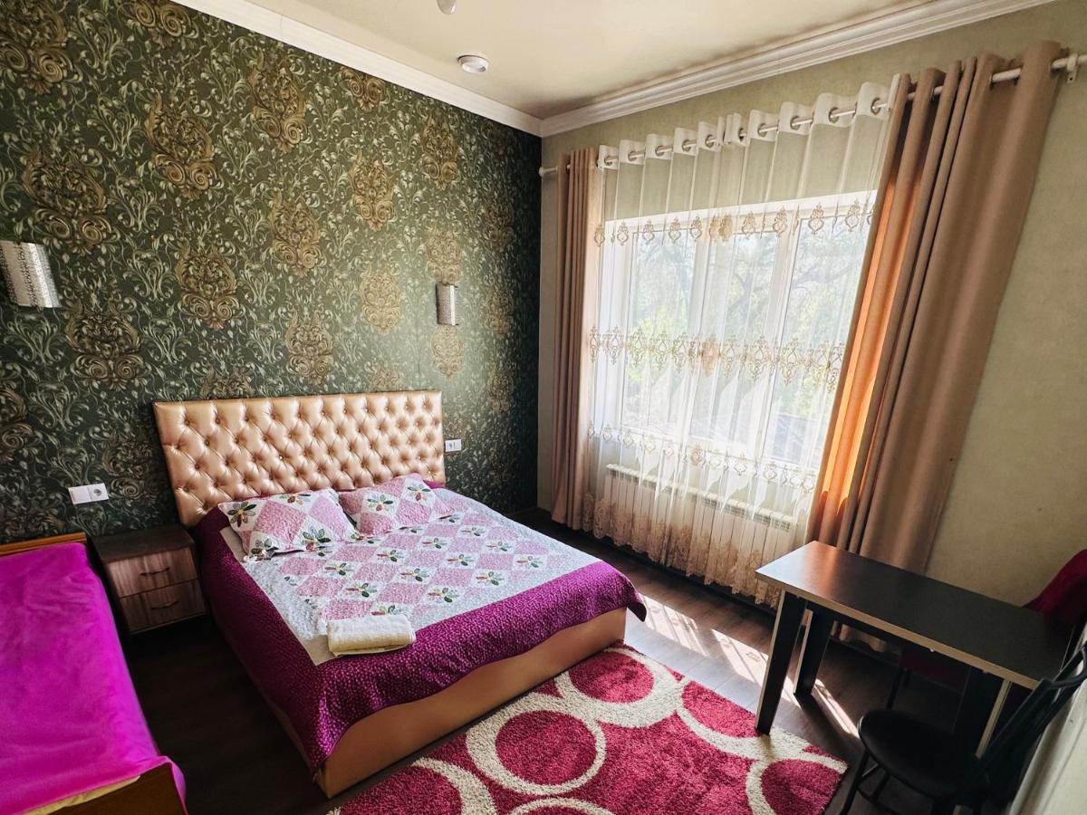 Sweet Home Hostel Бишкек Екстериор снимка