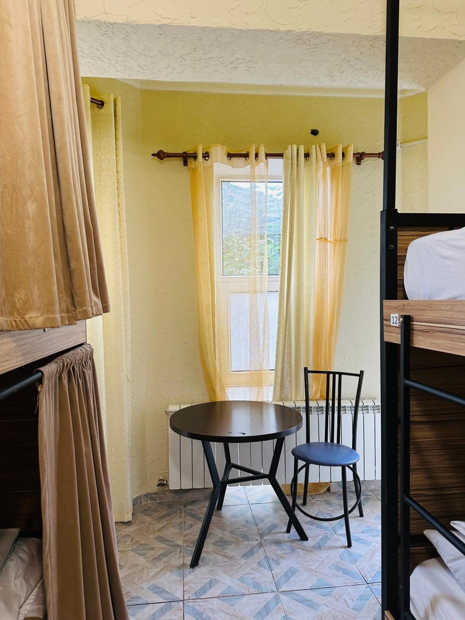 Sweet Home Hostel Бишкек Екстериор снимка