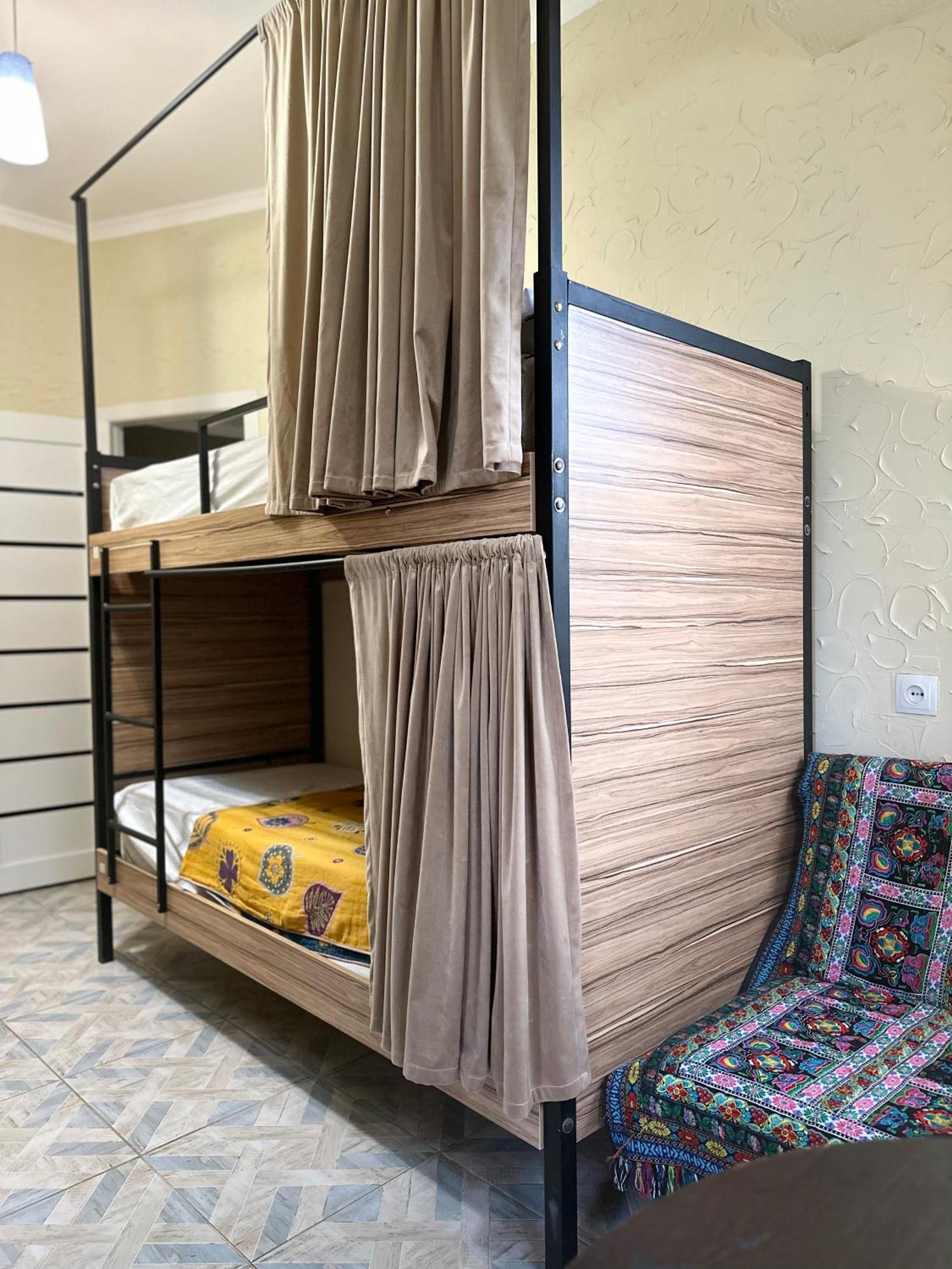 Sweet Home Hostel Бишкек Екстериор снимка