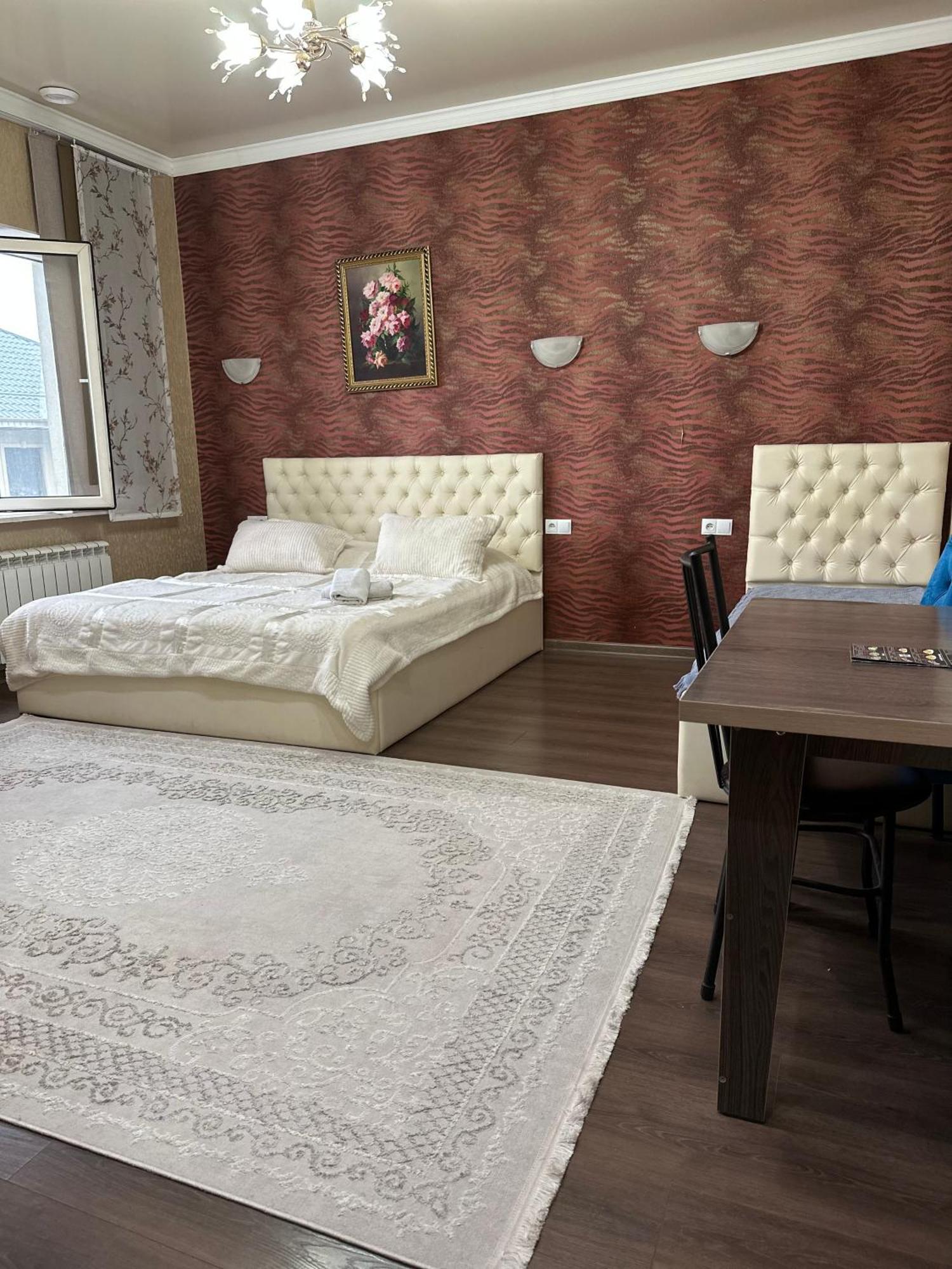 Sweet Home Hostel Бишкек Екстериор снимка