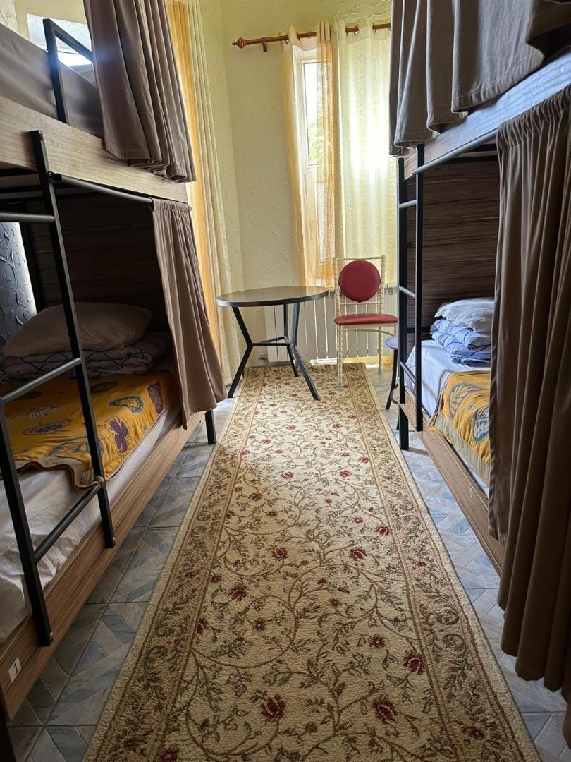 Sweet Home Hostel Бишкек Екстериор снимка